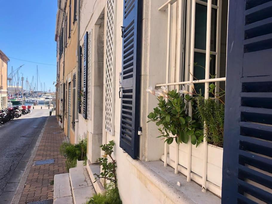 Studios Du Marin Sur Port De Ла Сиота Екстериор снимка
